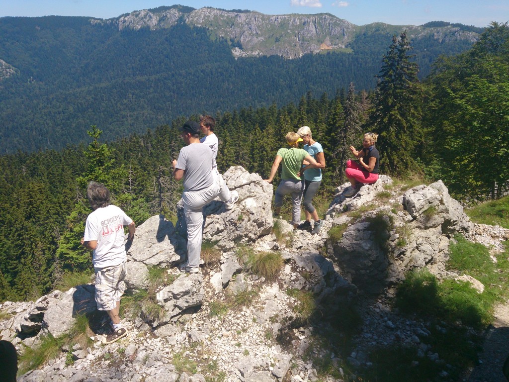 turisti uzivaju u prirodi Sutjeske